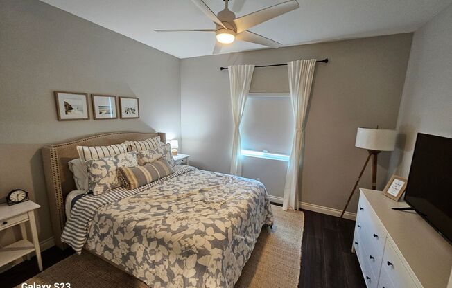 Modern 5-Bedroom Home with Solar – Great Community Living in Calimesa!
