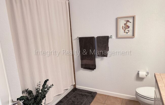 2 beds, 1 bath, $2,500