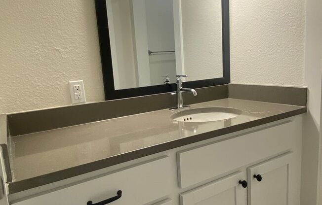 2 beds, 1 bath, 900 sqft, $1,550, Unit ELP2202-336