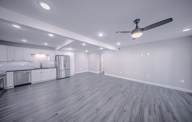 3 beds, 2 baths, 1,300 sqft, $2,300