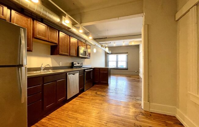 1 bed, 1 bath, 778 sqft, $1,045, Unit 121