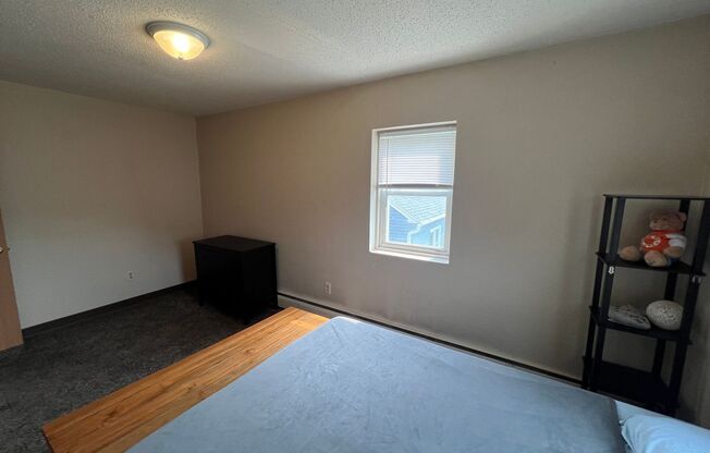 2 beds, 1 bath, $895