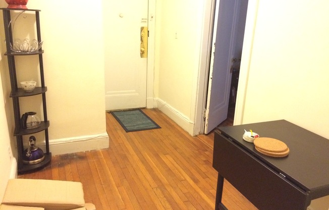 1 bed, 1 bath, 635 sqft, $2,500, Unit 01-027