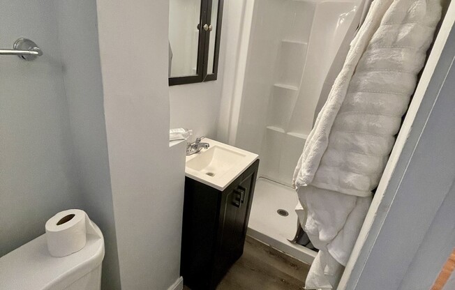 3 beds, 1 bath, 1,200 sqft, $3,500, Unit 10