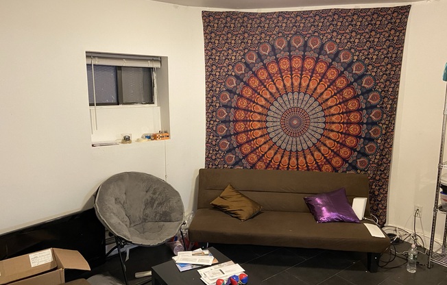 4 beds, 1 bath, $6,600, Unit 1