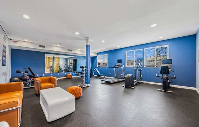 the gym at the landing at pullman apartments in pullman