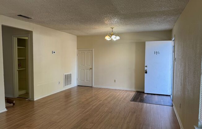 805 SE 4th St #106, Grand Prairie, TX 75051