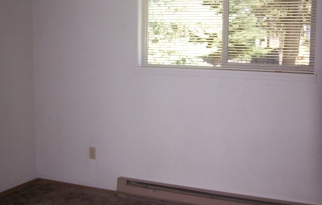 2 Bed/1 Bath Unit Located in SE Bend Triplex