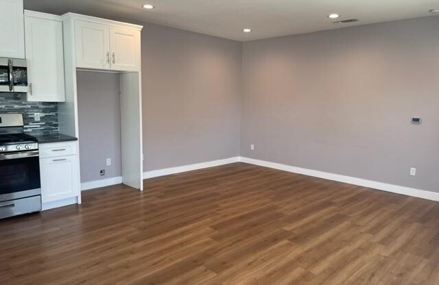 1 bed, 1 bath, 595 sqft, $2,300