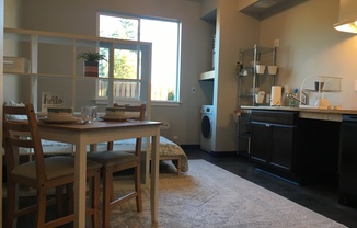 Studio, 1 bath, 331 sqft, $1,275, Unit 211