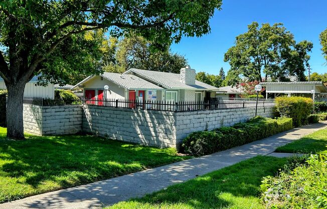 1 bed, 1 bath, 690 sqft, $1,400, Unit 23