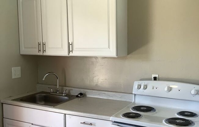 Studio, 1 bath, 350 sqft, $1,495, Unit 07