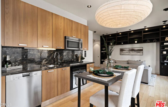 1 bed, 1 bath, 720 sqft, $2,300, Unit 601