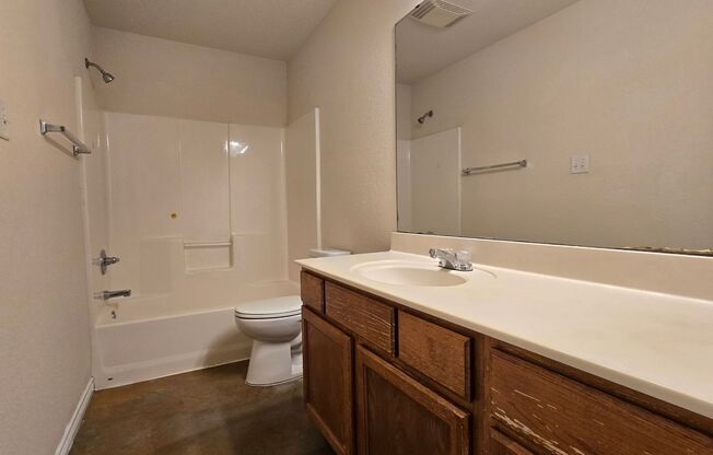 3 beds, 2 baths, $1,200, Unit 4009 Cambridge Drive - Unit B