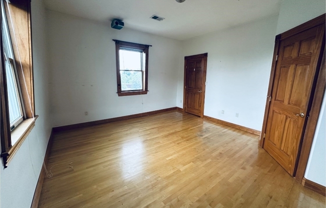 3 beds, 1 bath, 1,000 sqft, $2,800, Unit 3