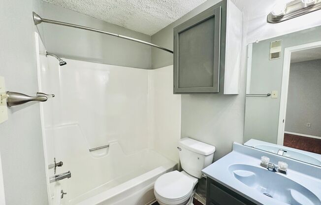 Studio, 1 bath, 500 sqft, $750, Unit 107
