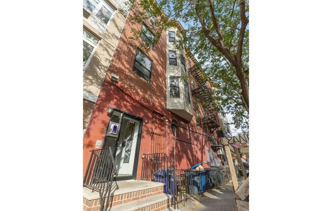 3 beds, 1 bath, $4,850, Unit 2L