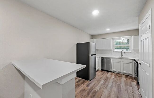 2 beds, 1 bath, 750 sqft, $1,145, Unit 8