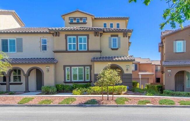 UNFURNISHED SUMMERLIN - IMMACULATE LUXURY TOWNHOUSE!