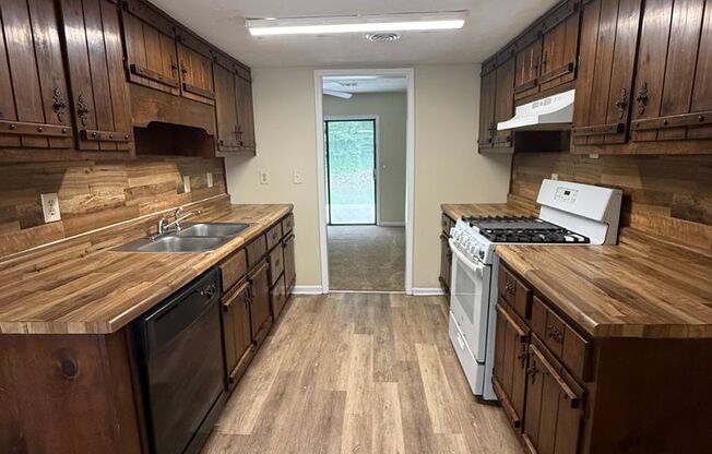 2/2.5 Townhome in the heart of downtown Douglasville