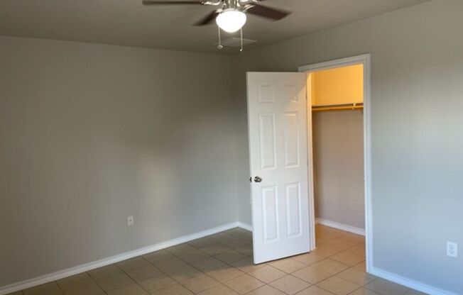 3 beds, 2 baths, 1,400 sqft, $1,595