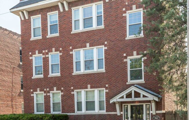 762 Kingsland