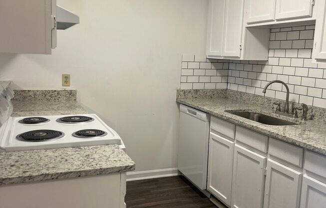 Studio, 1 bath, 460 sqft, $1,050, Unit H14