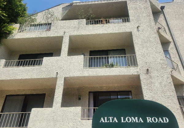 1140 ALTA LOMA RD