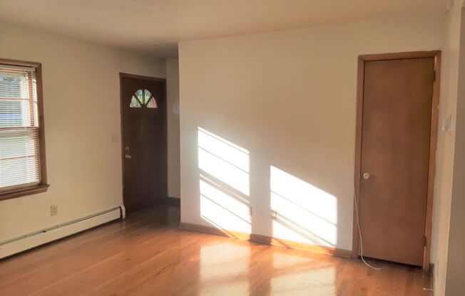 2 beds, 1 bath, 903 sqft, $1,240, Unit C-2