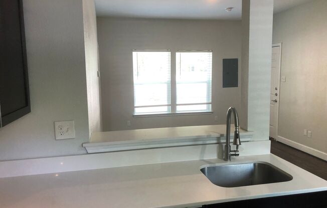 1 bed, 1 bath, $1,095, Unit Unit 101