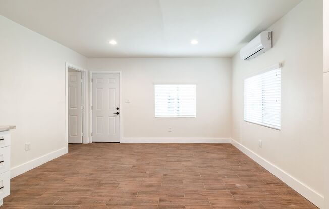 Recently Remodeled 1 bed 1 bath in 65th Street LA