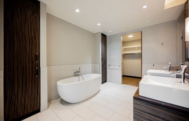 1 bed, 1.5 baths, $5,995, Unit #3902