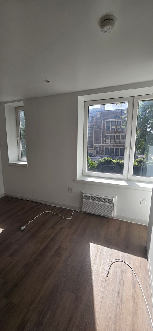 1 bed, 1 bath, $1,050, Unit 308