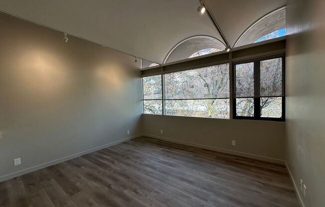 Studio, 1 bath, 425 sqft, $1,750, Unit 302