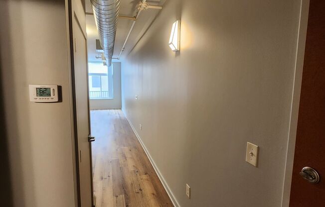 Studio, 1 bath, 431 sqft, $995, Unit Unit 303