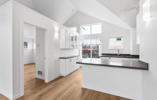 1 bed, 1 bath, 650 sqft, $2,695, Unit 300
