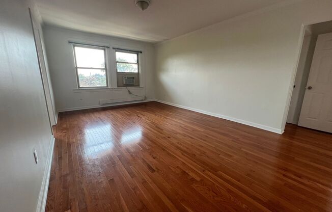 2 beds, 1 bath, 800 sqft, $1,839, Unit 5717 Hobart St. #36