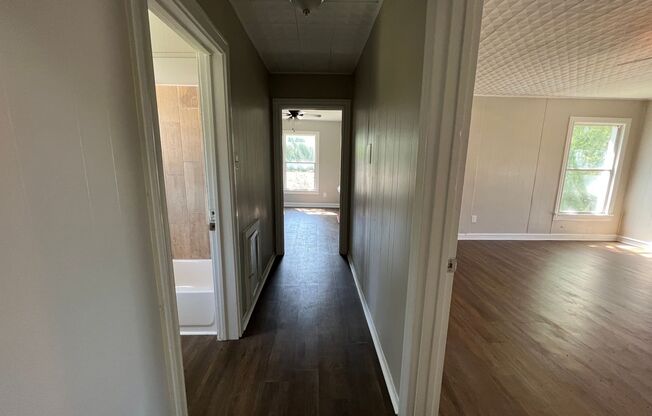 2 beds, 1 bath, $995, Unit Unit A