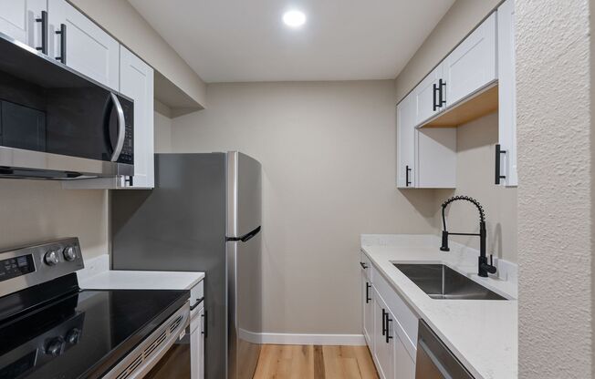 3 beds, 1 bath, 864 sqft, $1,625, Unit #43