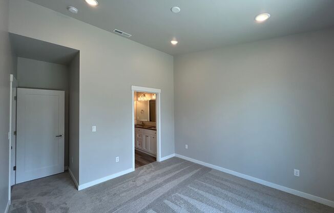 2 beds, 2 baths, 1,089 sqft, $2,295, Unit SFR 927 - 20689