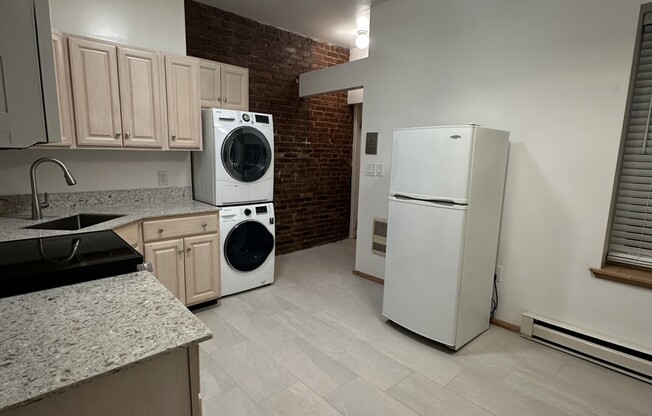 1 bed, 1 bath, $2,700, Unit 1R