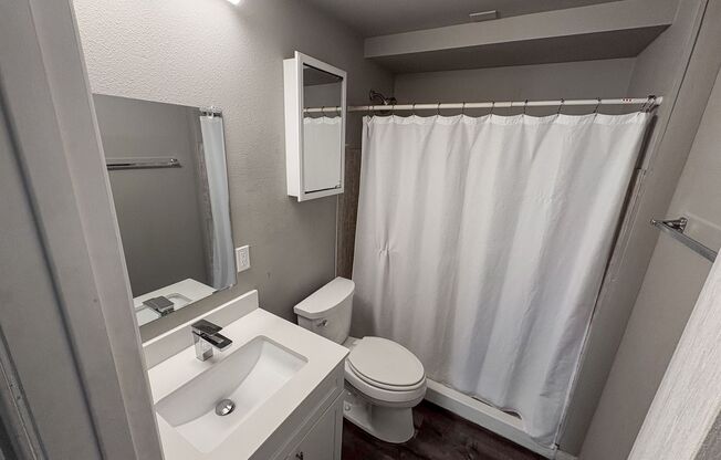 4 beds, 2 baths, $2,200, Unit 4/2