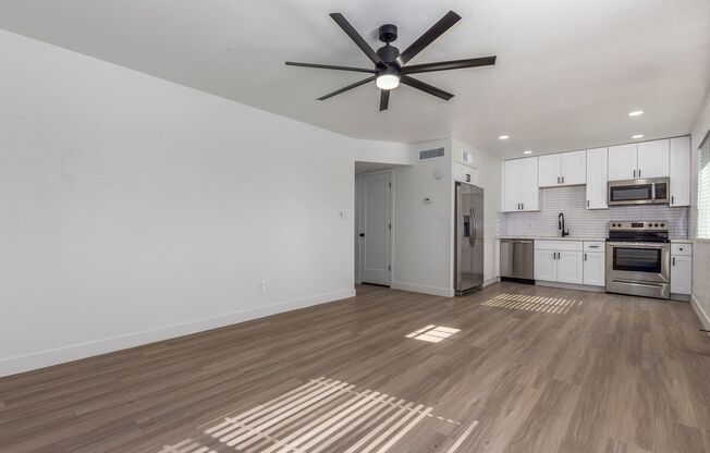 2 beds, 1 bath, $1,650, Unit 11