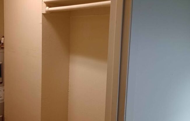 1 bed, 1 bath, 445 sqft, $950, Unit 620