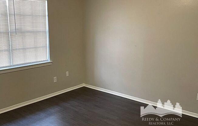 2 beds, 1 bath, 840 sqft, $825, Unit RN1988-08