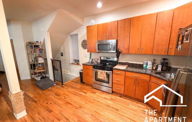 2835 N DAMEN AVE