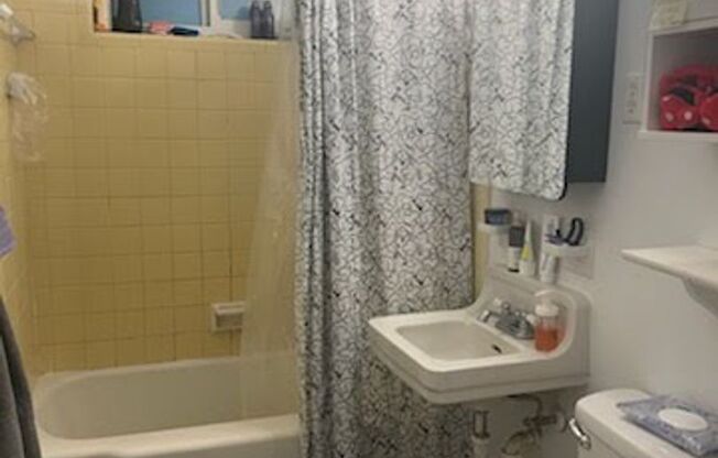 2 beds, 1 bath, $1,600