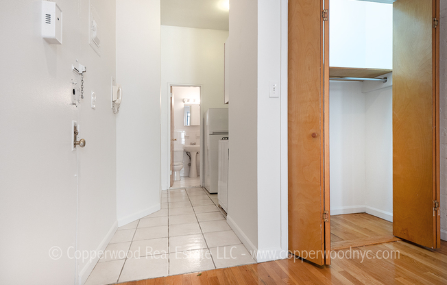 Studio, 1 bath, 390 sqft, $2,350, Unit D