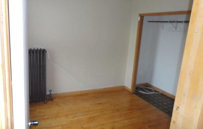 2 beds, 1 bath, $750