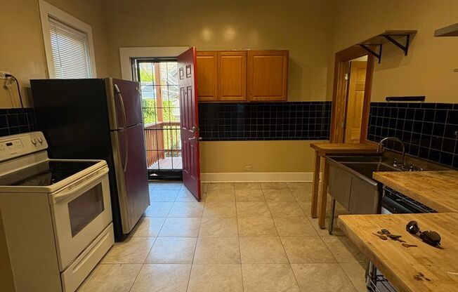 1154 W 18th St.